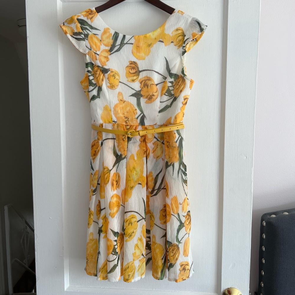 Soieblu Belted Yellow Flower Dress Size Small Perfect for Summer!